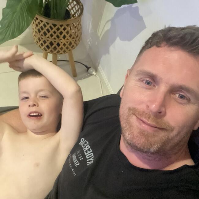 Babysitting job in Gladstone: Lee