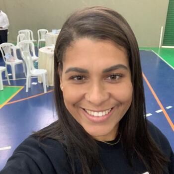 Babysitter in Resende: Nicolle