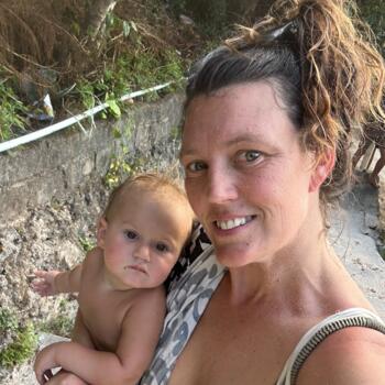 Babysitter in Bonny Hills: Elizabeth