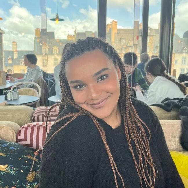 Babysitter in Saint-Ouen: Diara