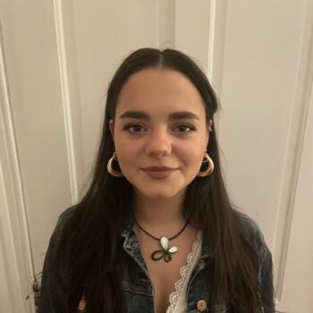 Babysitter Cardiff: Mia