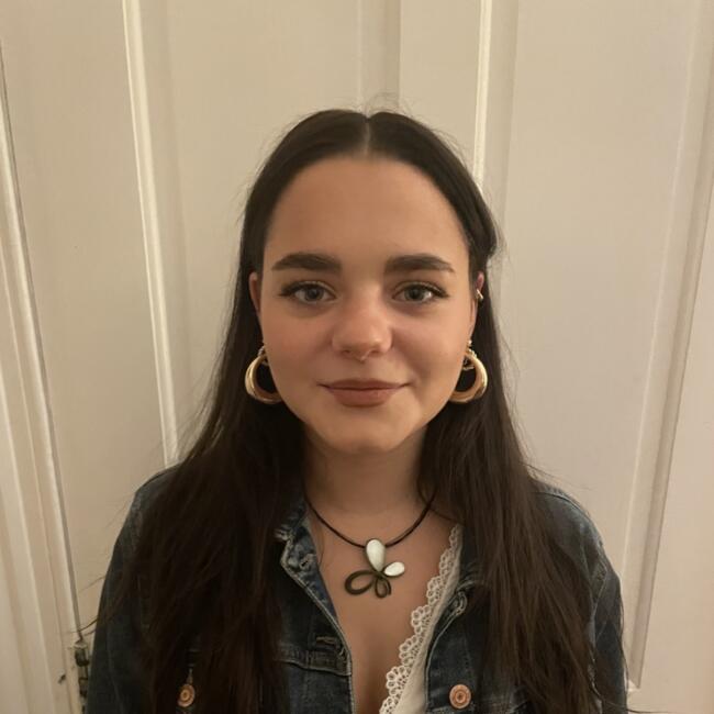 Babysitter in Cardiff: Mia