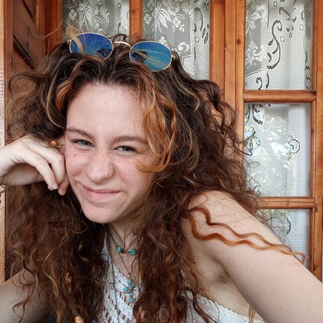 Babysitter στην περιοχή Πειραιάς: ΑΙΓΛΗ