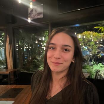 Babysitter in La Rochelle: Naila