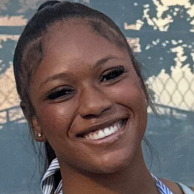 Babysitter in Florissant: Erin