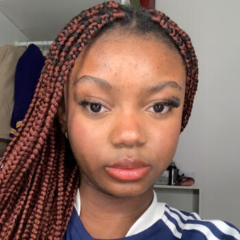 Babysitter in Saint-Julien-les-Villas: Grace