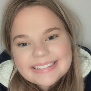 Babysitter in Surrey: Julia