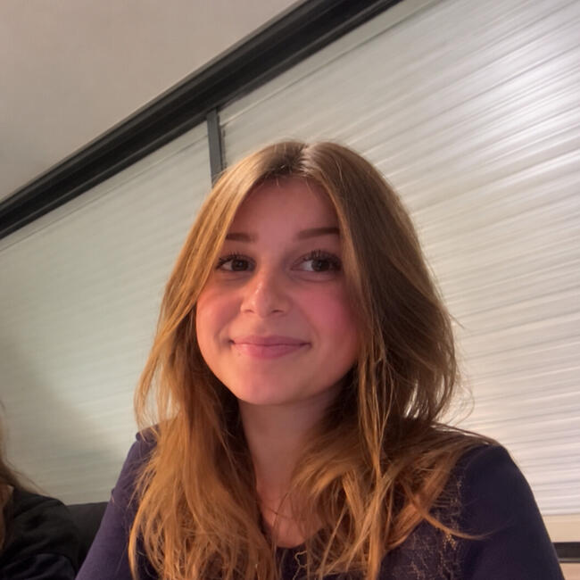 Baby-sitter à Avrillé: Julia