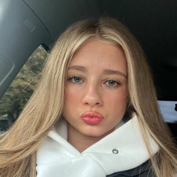 Babysitter Motherwell: Victoria