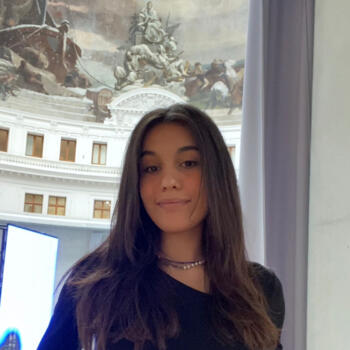 Baby-sitter in Paris: Maya