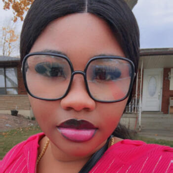 Babysitter in Hamilton: Gift