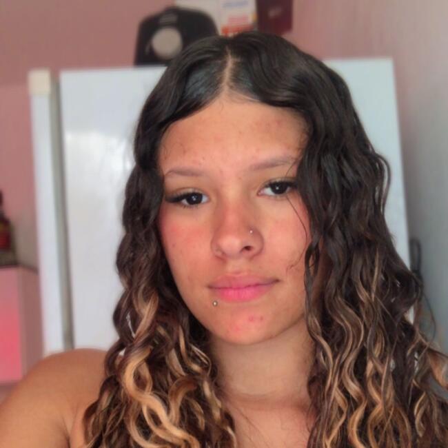 Babysitter in Bom Jesus dos Perdões: Hillary