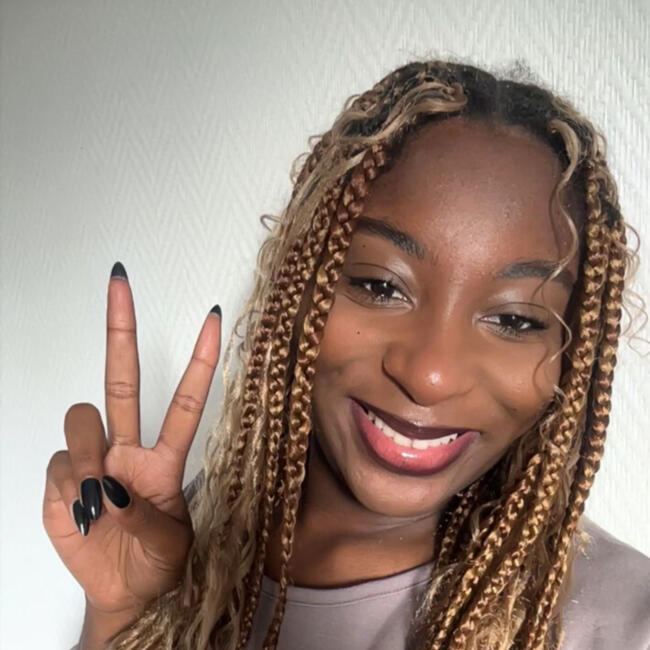 位于塞纳河畔阿涅勒的临时保姆: Sun-Sarah