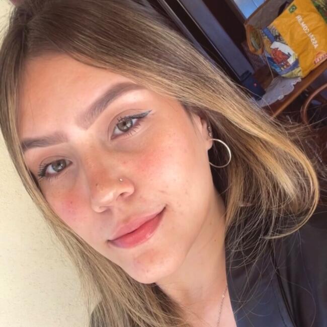 Babysitter in Praia Grande: Julia