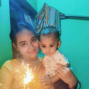 वाराणसी में बेबीसिटर: Mohini