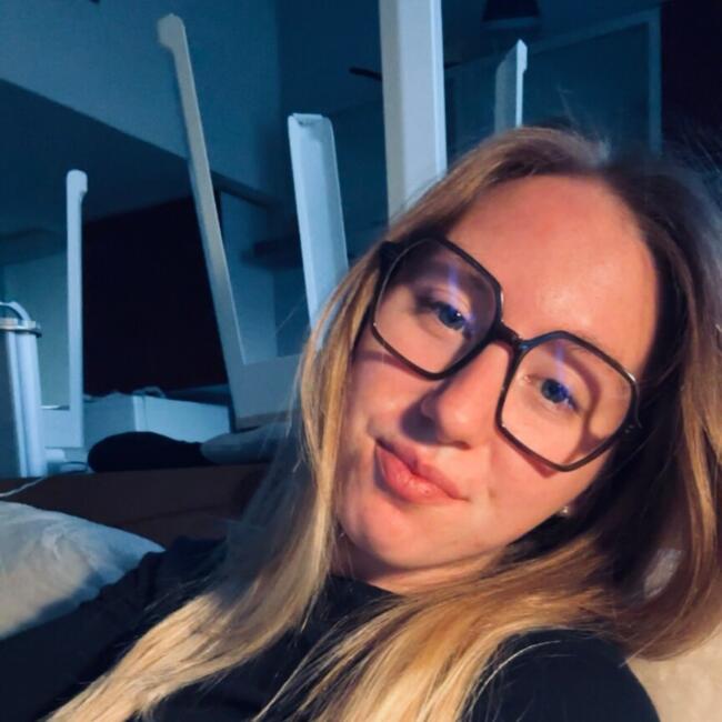 Babysitter in Queyrac: Maylis