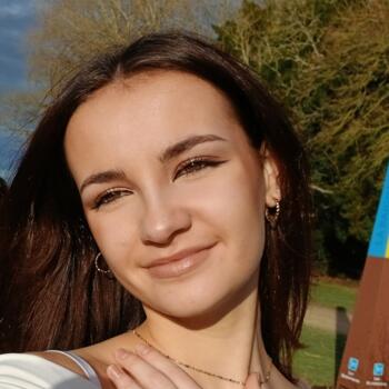 Babysitter in Saint-Pierre-des-Corps: Manon