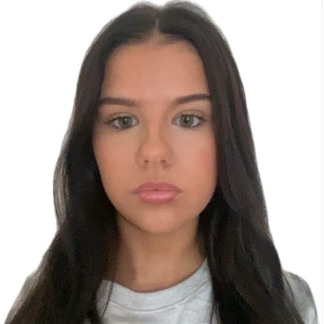 Babysitter in Altrincham: Hannah