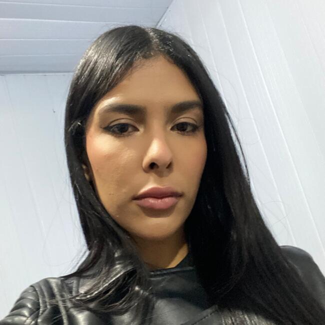 Babysitter in Curitiba: Thamyres