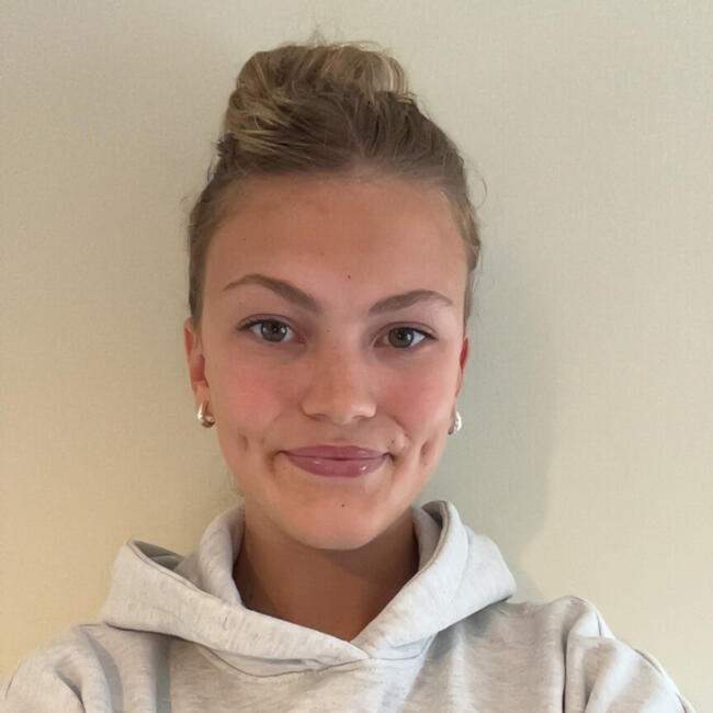 Babysitter in Exeter: Claudia