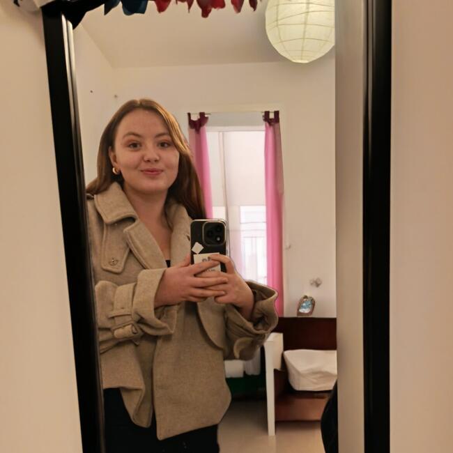 Babysitter in Sain-Bel: Emma