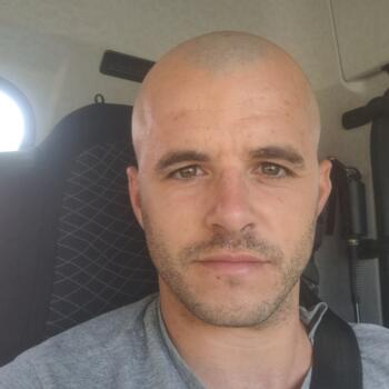 Babysitting job in Ménesplet: babysitting job Tony