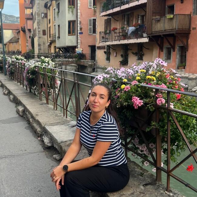 Babysitter in Castres-sur-l'Agout: Laura