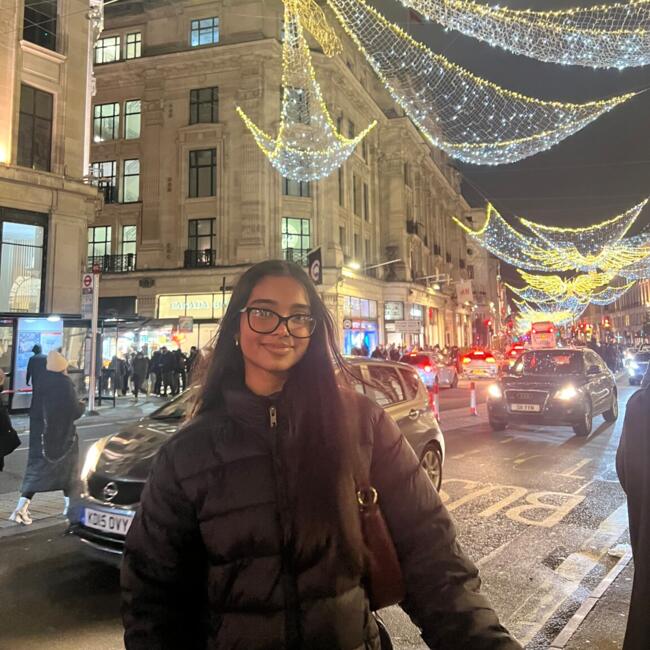 Babysitter in London: Tasnimah