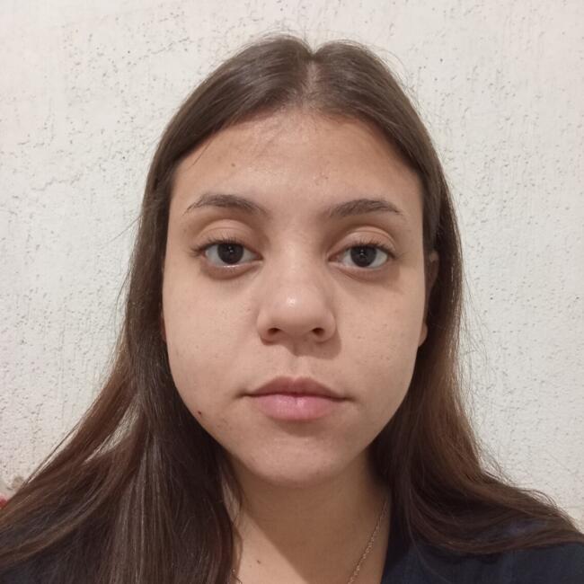 Babysitter in Praia Grande: Priscila