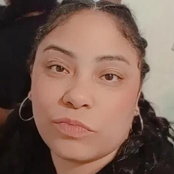 Babysitter in Governours Island: Erika