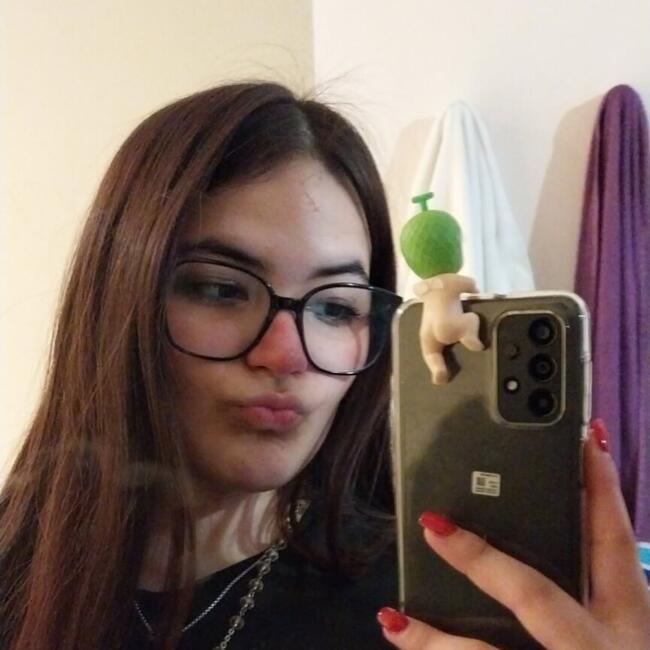 Babysitter in Saulnes: Charlotte