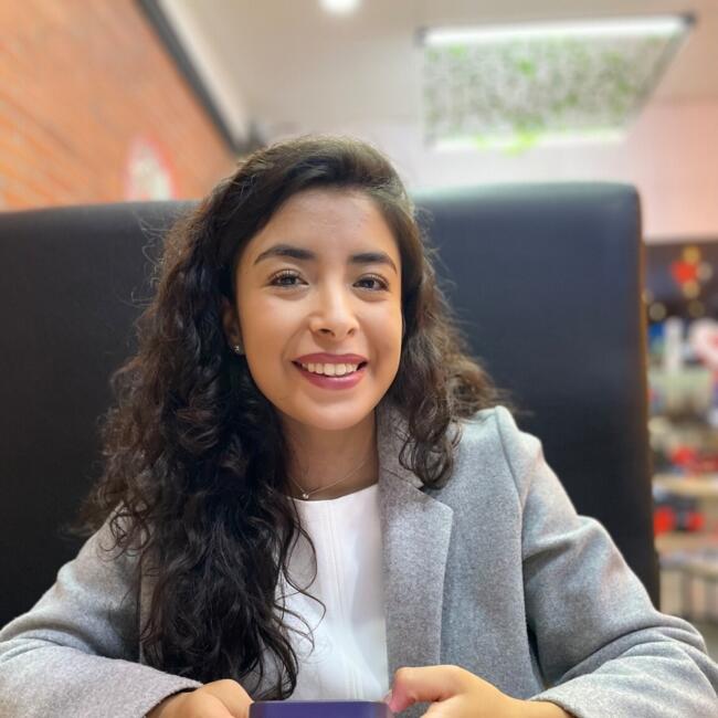 Canguro en Zaragoza: FERNANDA VICTORIA