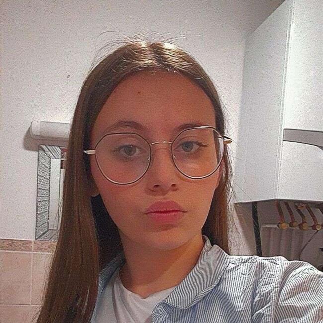 Babysitter in Grenay: Lysia
