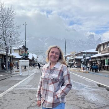 Baby-sitter Calgary: Grace