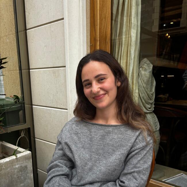Babysitter in Mosta: Elisa