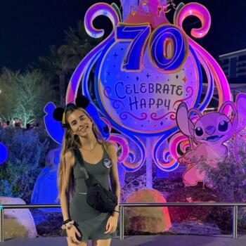 Babysitter in Los Angeles: Leah