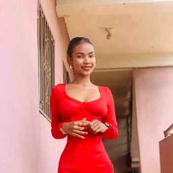 位于新加坡的临时保姆: Anna