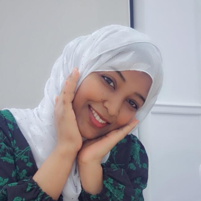 مربية أطفال في إمارة الشارقة: Shezi