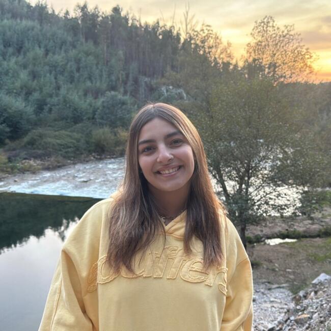 Babysitter em São Pedro da Cadeira: Mariana