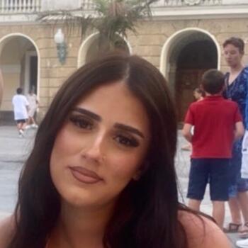 Babysitter in Saint-Genis-Pouilly: Nina