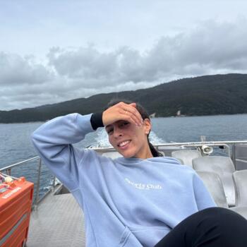 Babysitter in Nelson: Christine