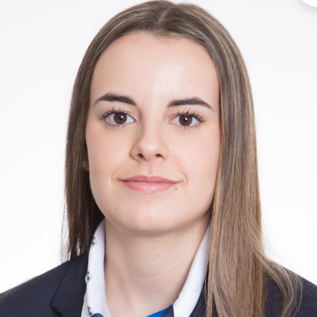 Babysitter in Oviedo: Alejandra