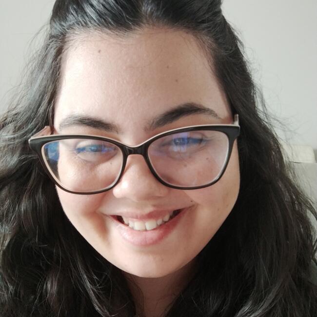 Babysitter in Uberlândia: Natália