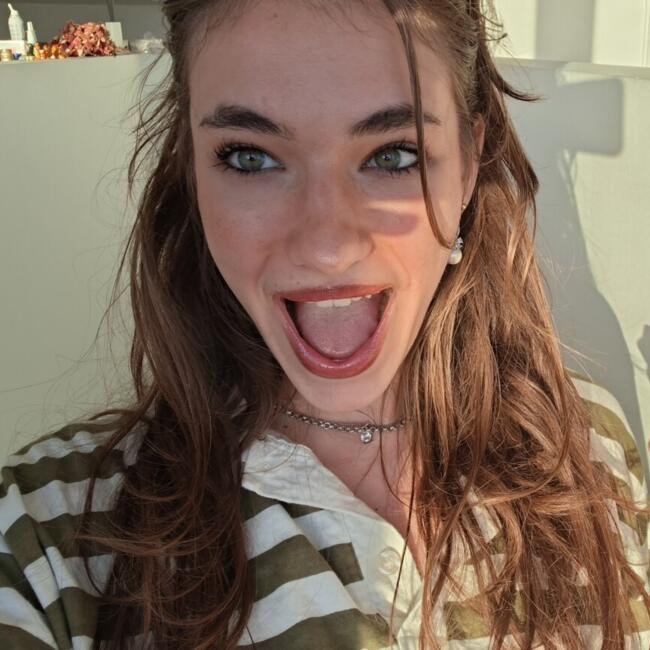 Babysitter in Saint-Gilles/Sint-Gillis: Camille