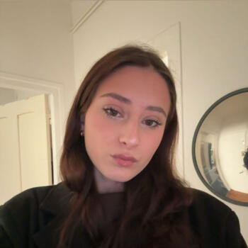 בייביסיטר ב- מץ: Charlotte