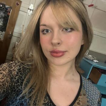 Babysitter in Martinez: Riley