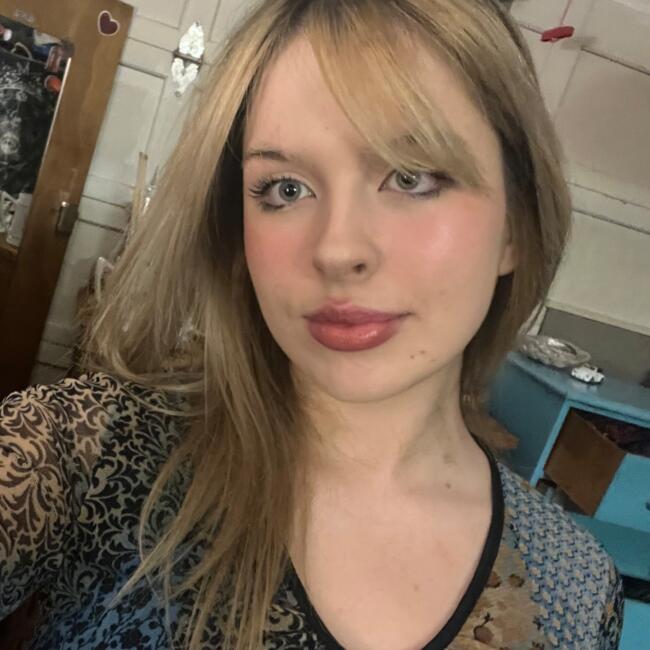 Babysitter in Martinez: Riley