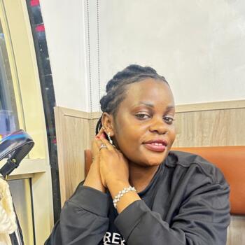 جليسة أطفال في أبوظبي: Resty