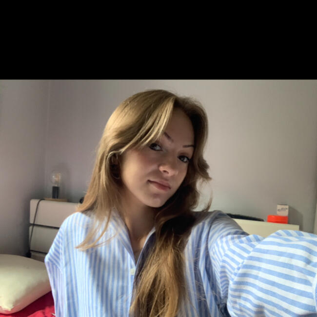 Babysitter in Paillet: Amandine