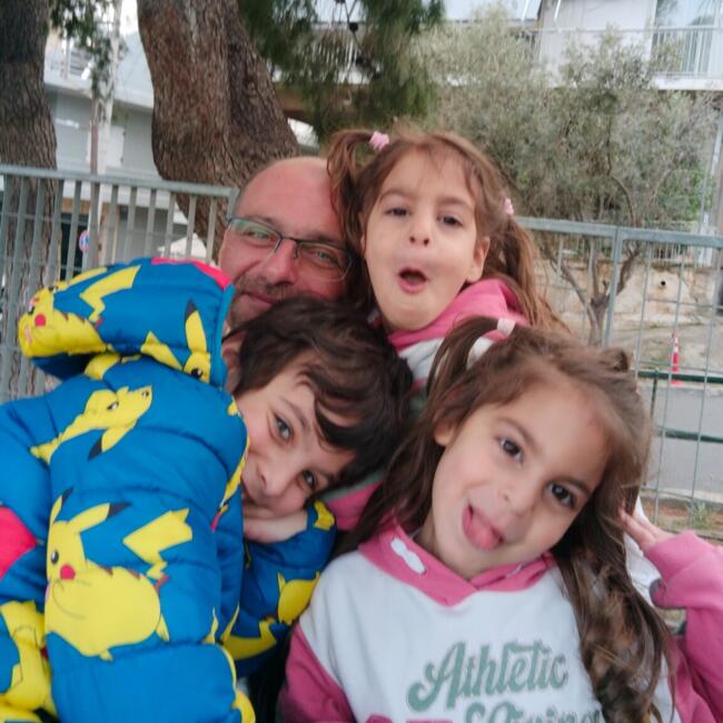 Babysitting job in Pérama: Γρηγόρης